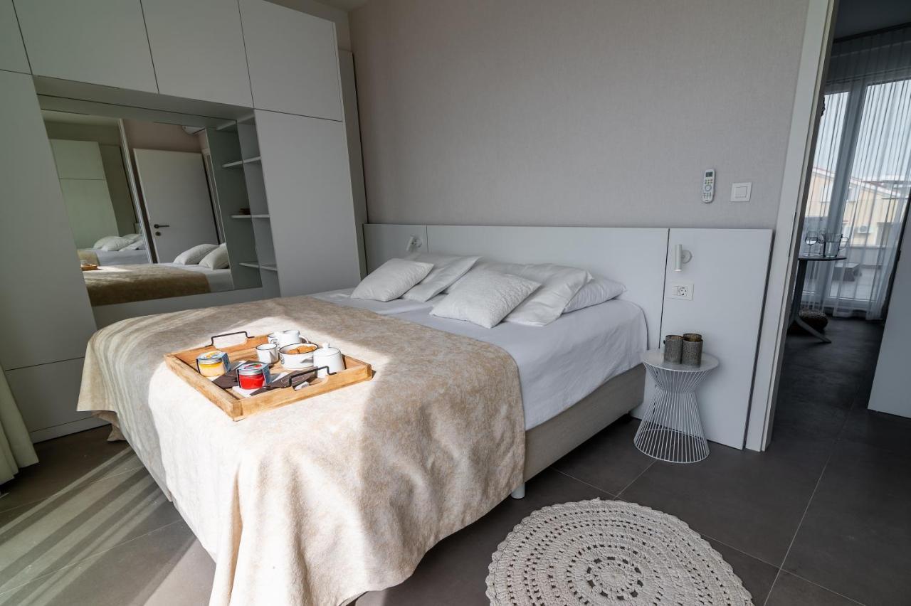 Villa Natura Luxury Apartments Мандре Экстерьер фото